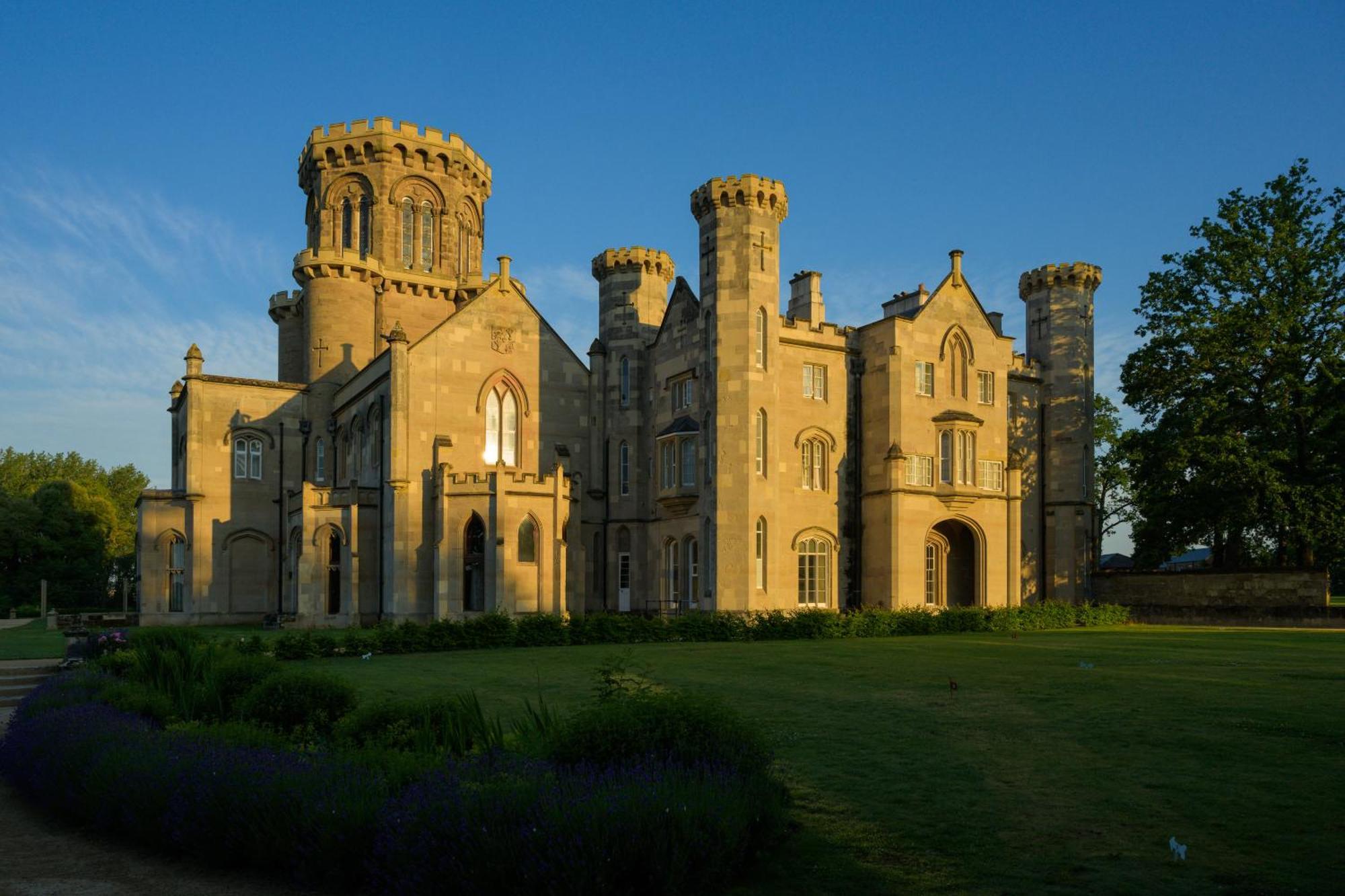 Studley Castle Hotel Buitenkant foto